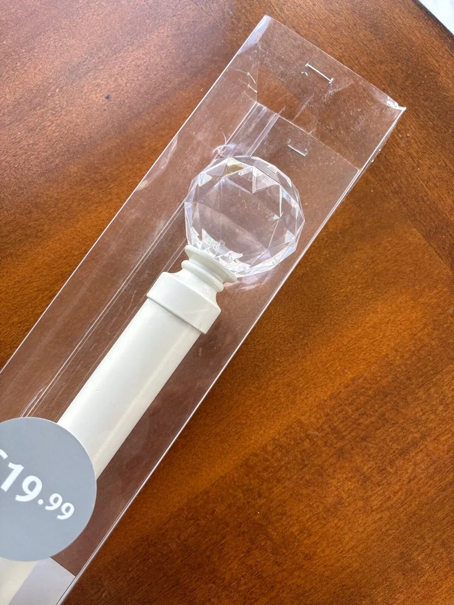 1.2m cream curtain pole and bead finials - Image 1