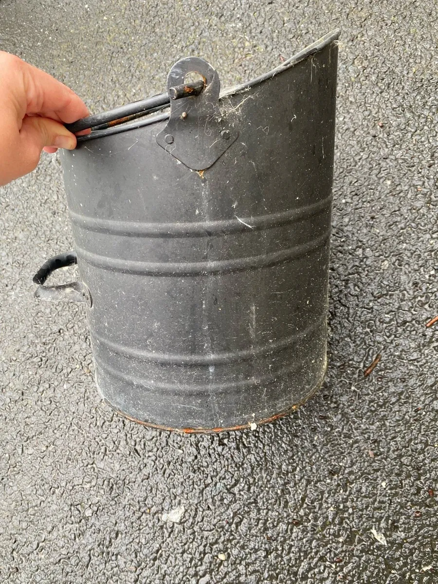 Coal and bucket - Image 4