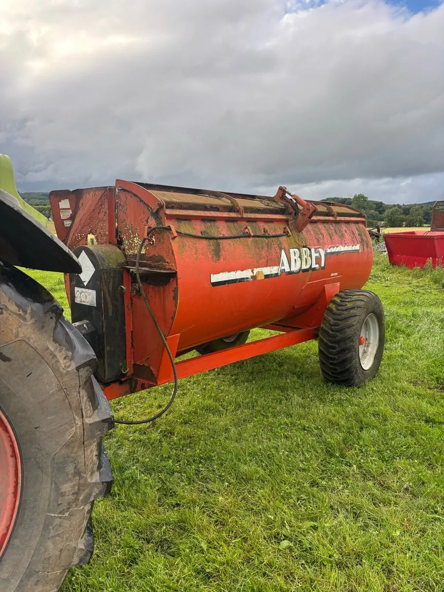 Abbey dung spreader - Image 1