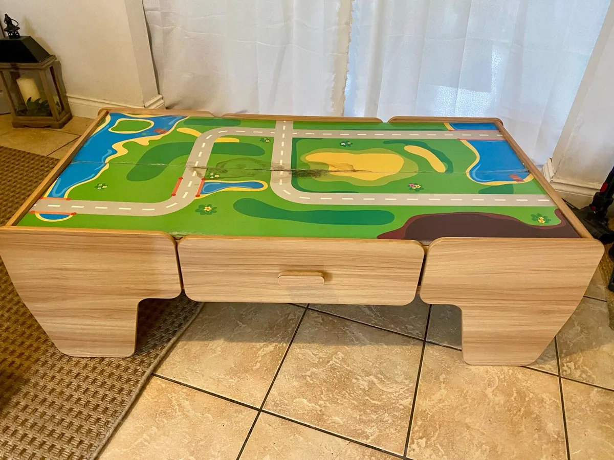 Kids train table FREE - Image 1