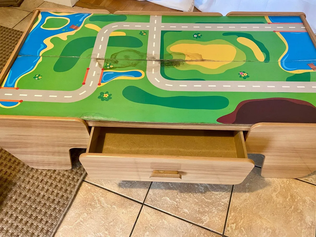 Kids train table FREE - Image 2
