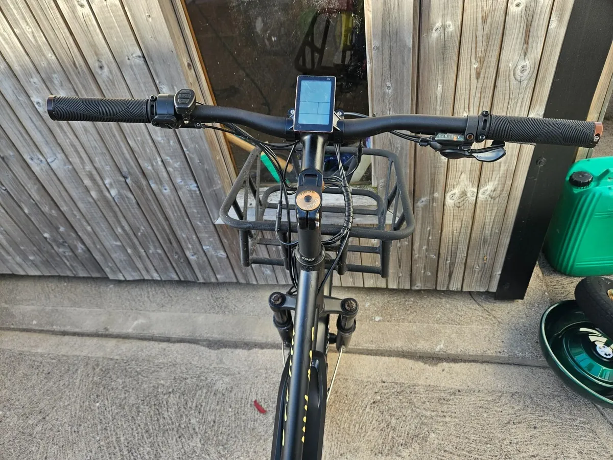 Whale Longtail Cargo Bike-very low mileage - Image 3