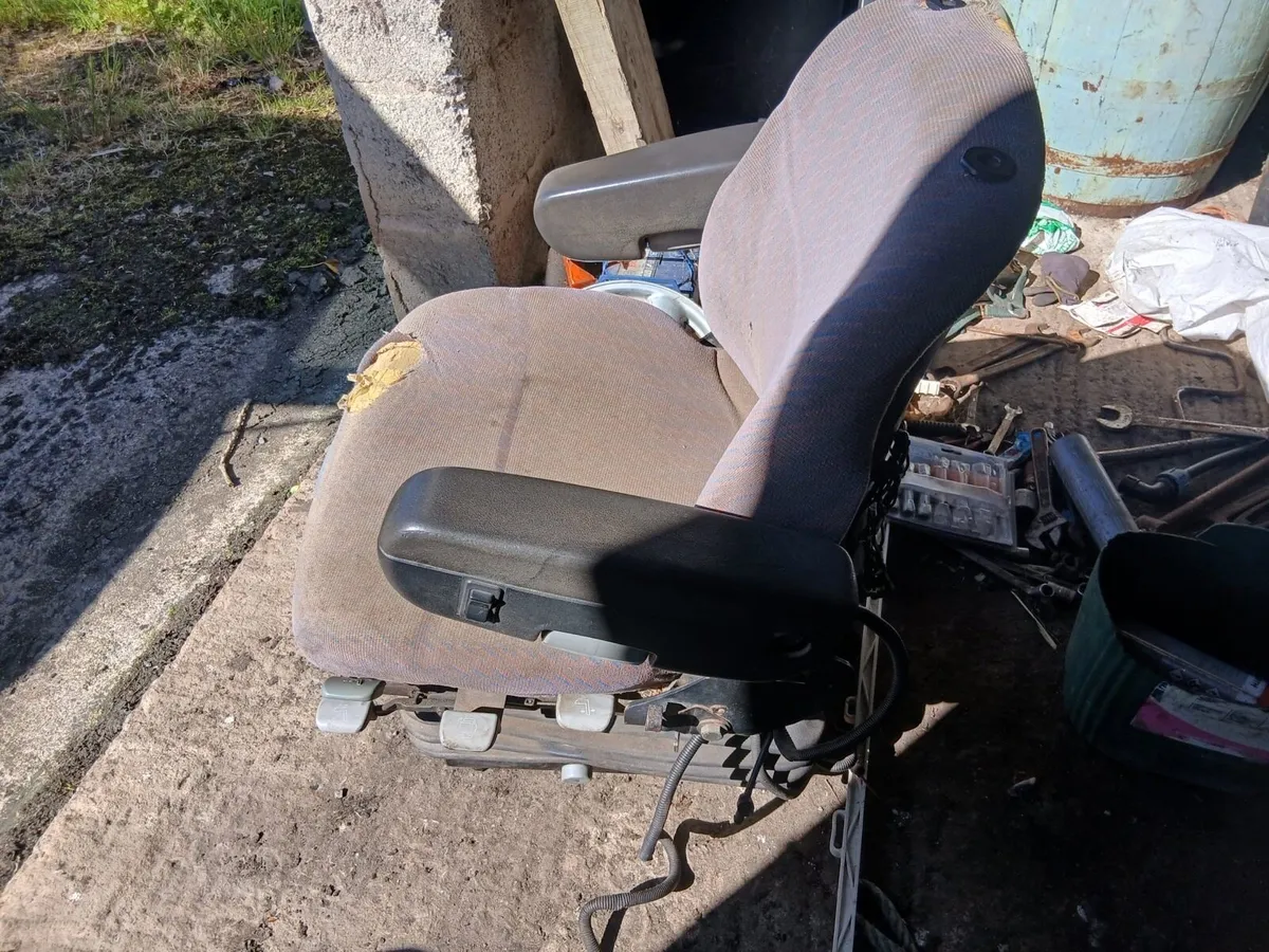 New Holland Tractor Seat - Image 2