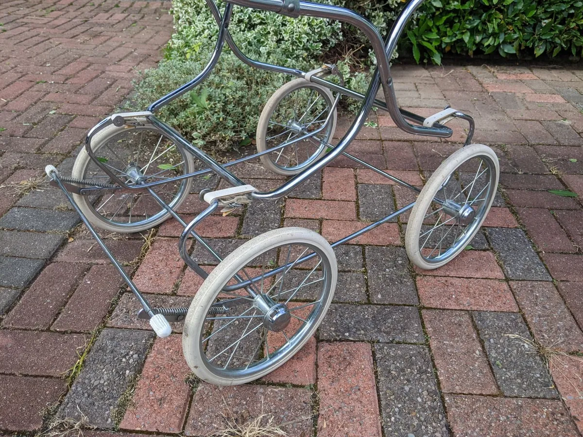 Vintage Pram - Image 2