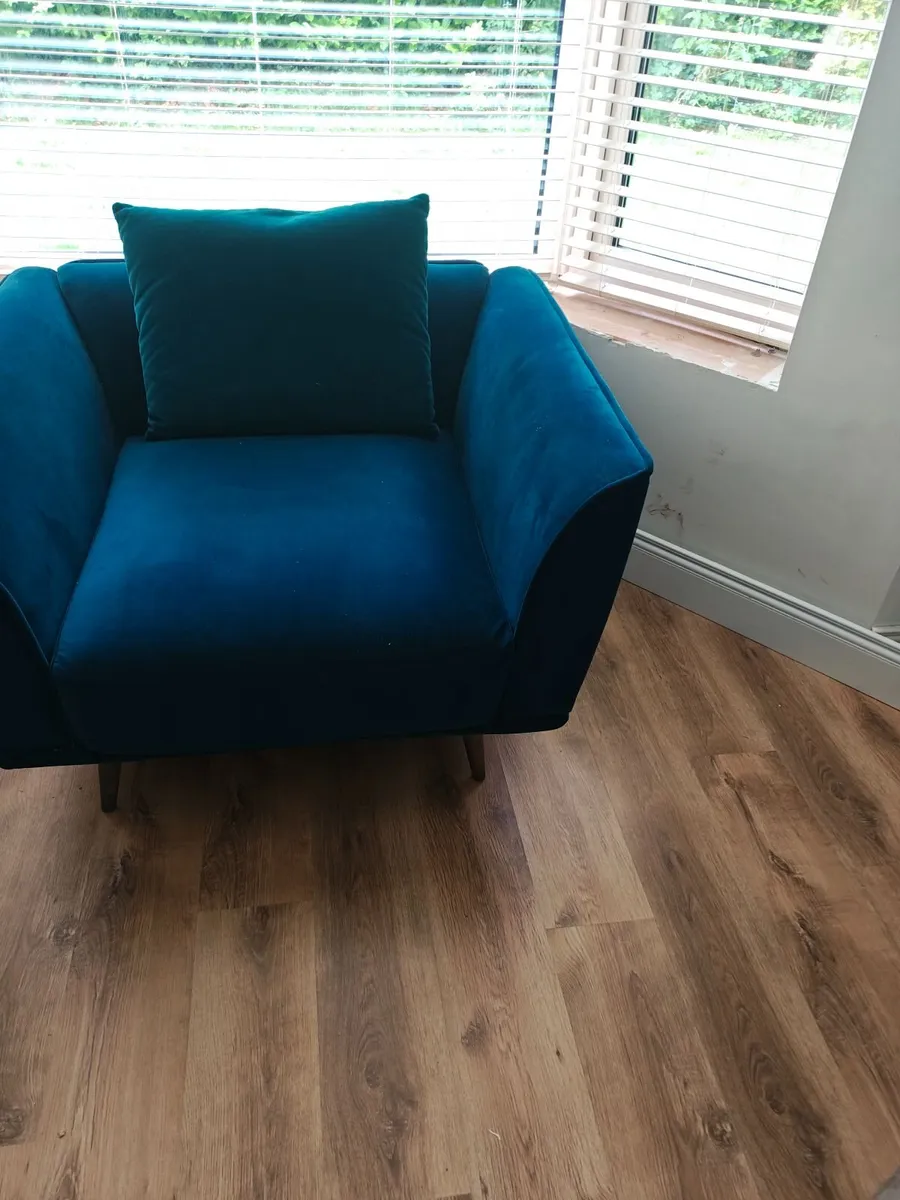 3 and 1 seater sofa set - Image 4