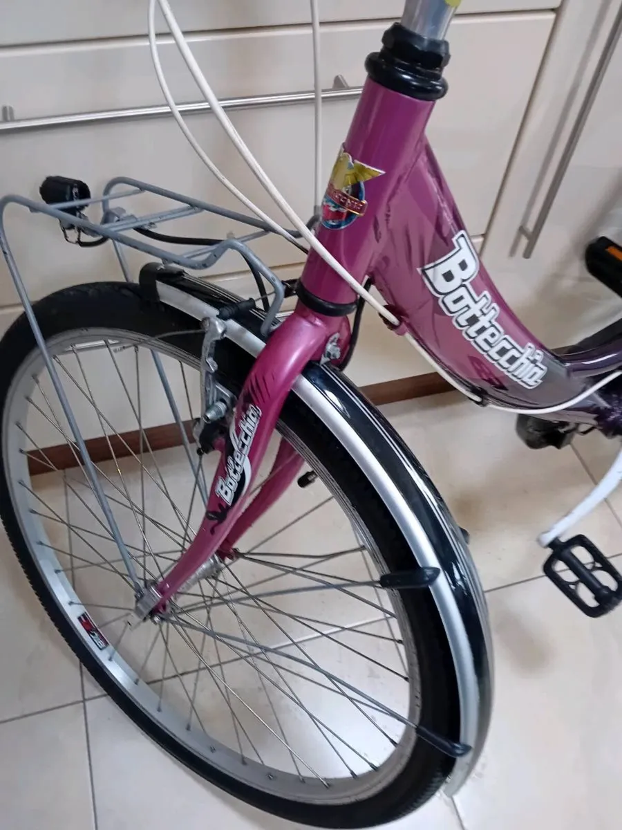 GIRLS OR LADIES BIKE 26 INCH WHEELS - Image 4