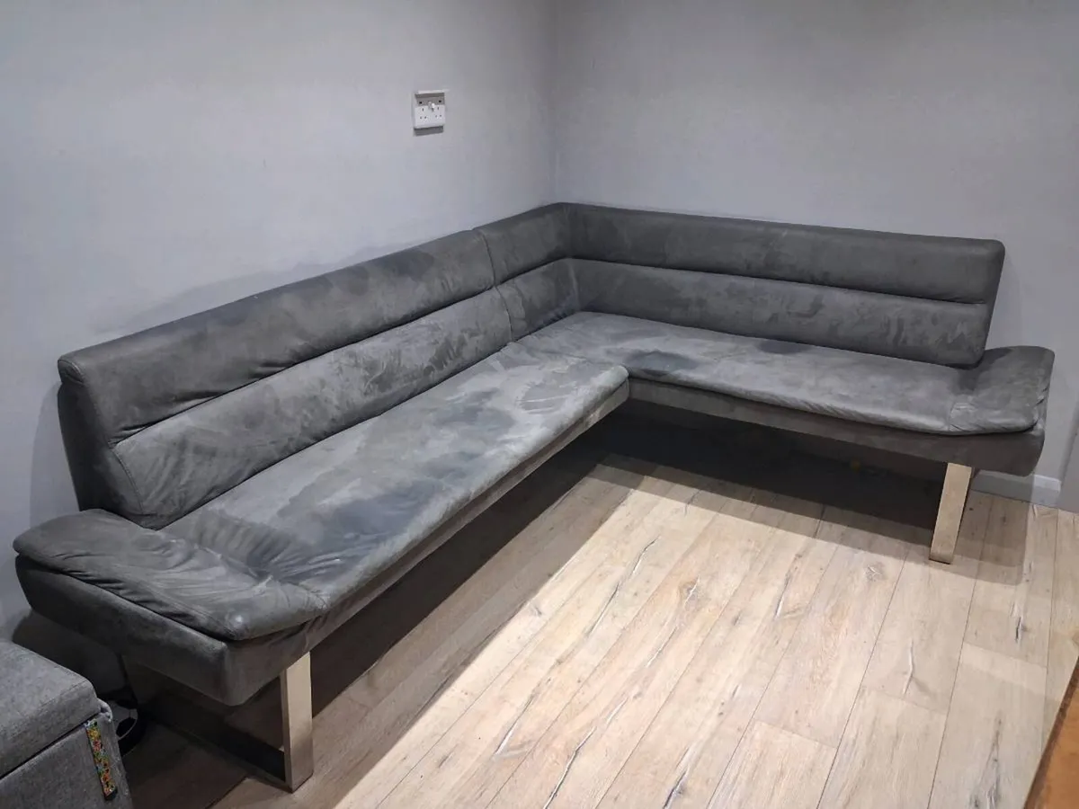 L BENCH KITCHEN