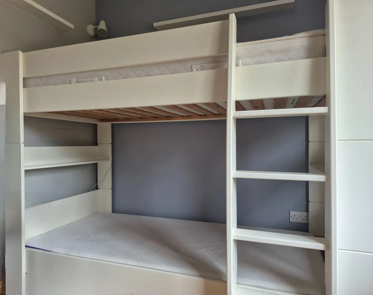 Bunk bed - Image 1