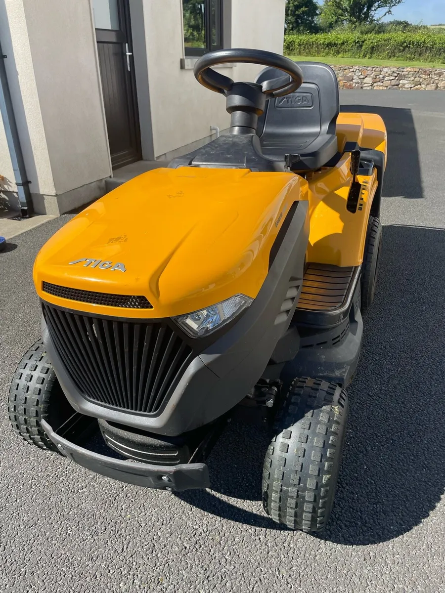 Stiga Estate 3084 H Ride-On Mower - Image 1