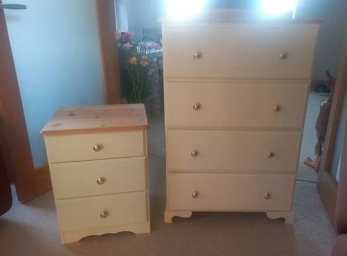 Chest of drawers - Image 1