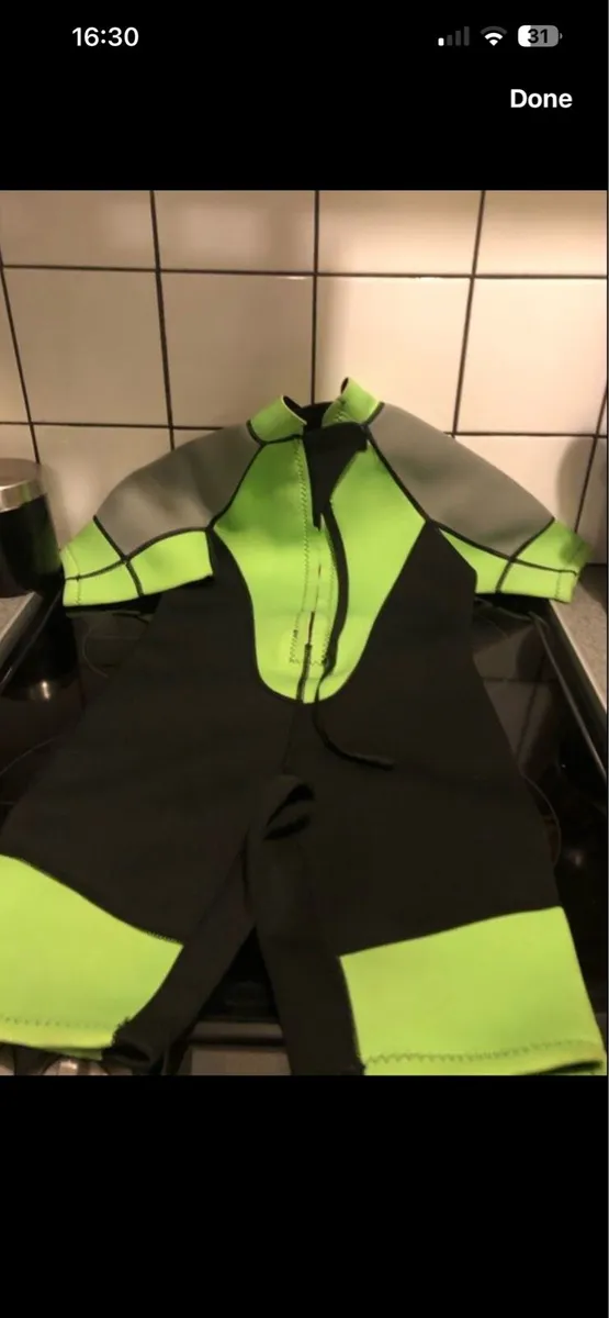 Boys wetsuit age 10 €10 - Image 2