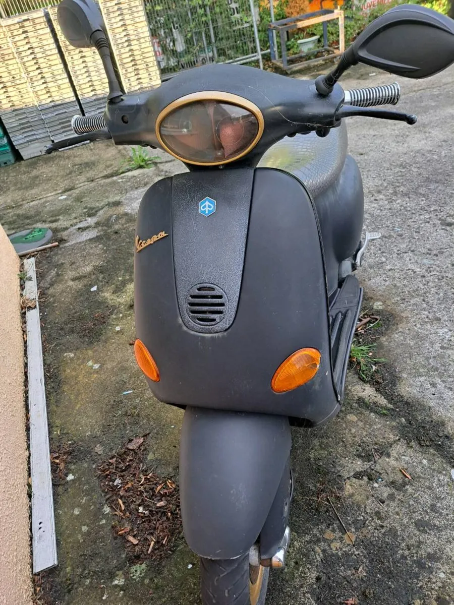 2001 Vespa Piaggio in need of repairs - Image 2