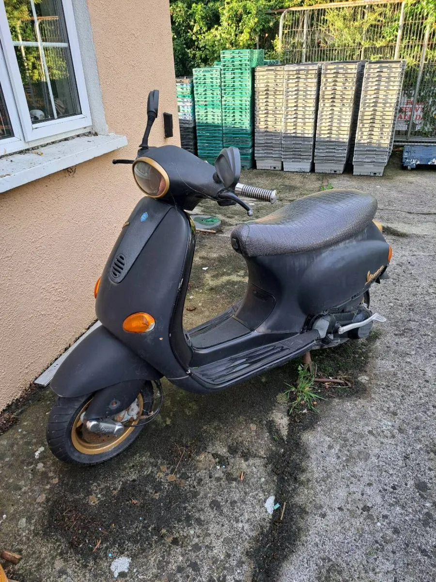 2001 Vespa Piaggio in need of repairs - Image 1