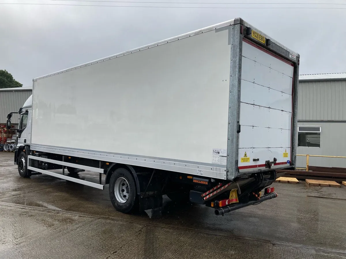 2021 Iveco 18e25 28 ft box - Image 3