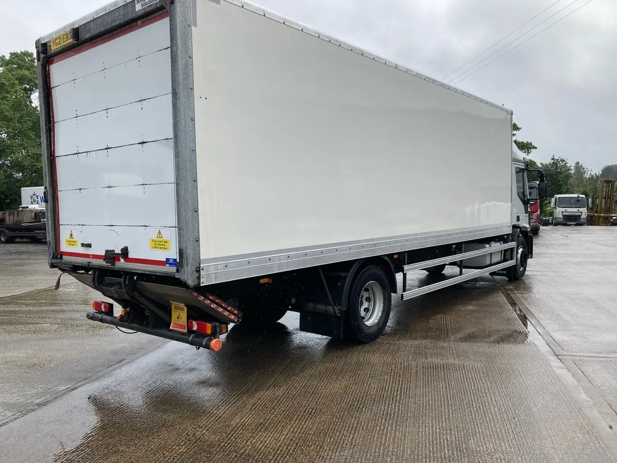 2021 Iveco 18e25 28 ft box - Image 4