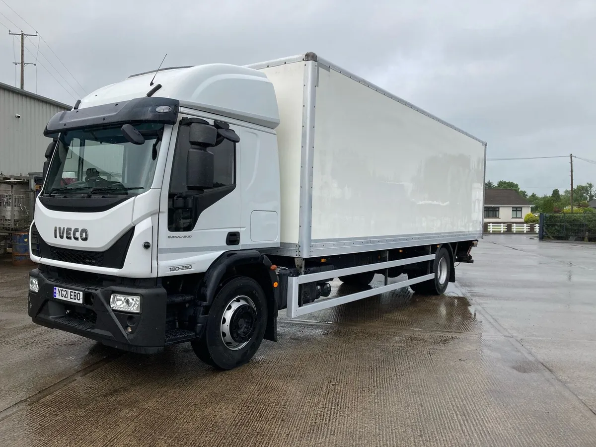 2021 Iveco 18e25 28 ft box - Image 2