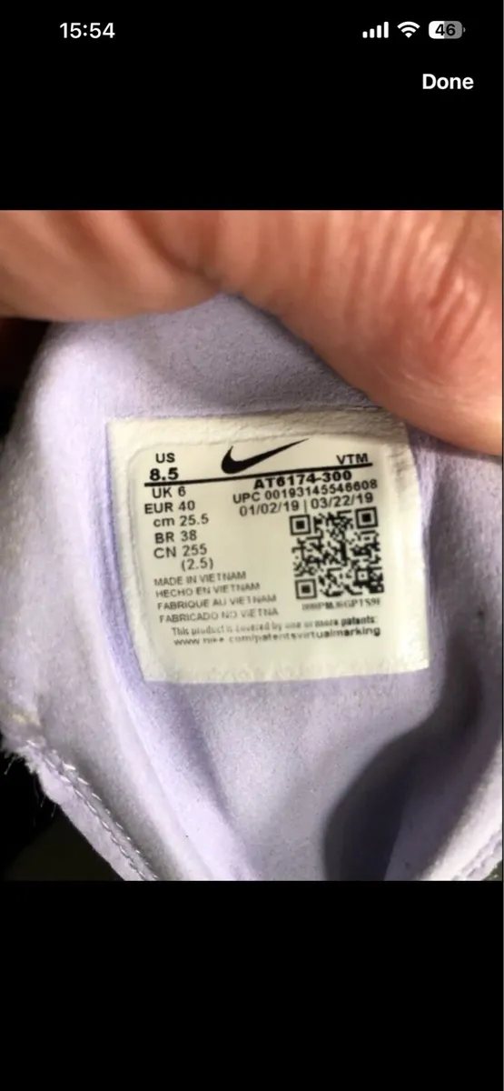 Boys Nike trainers size 6 €40 - Image 4