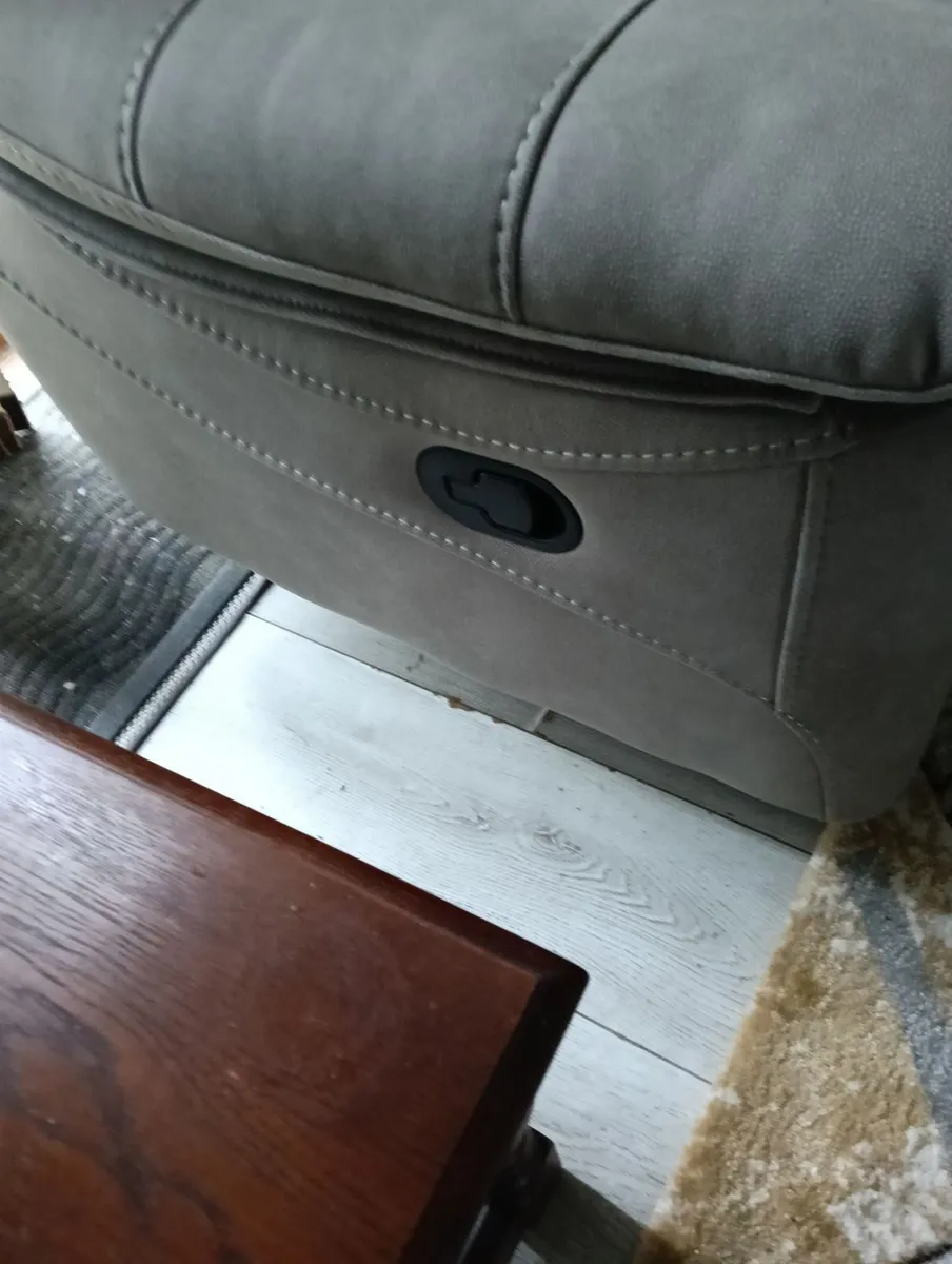 Corner couch - Image 1