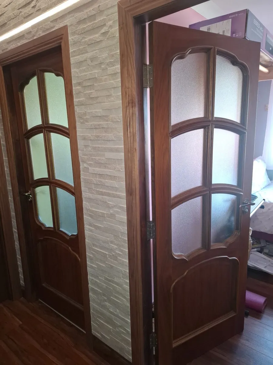 Door Deanta solid Walnut - Image 1