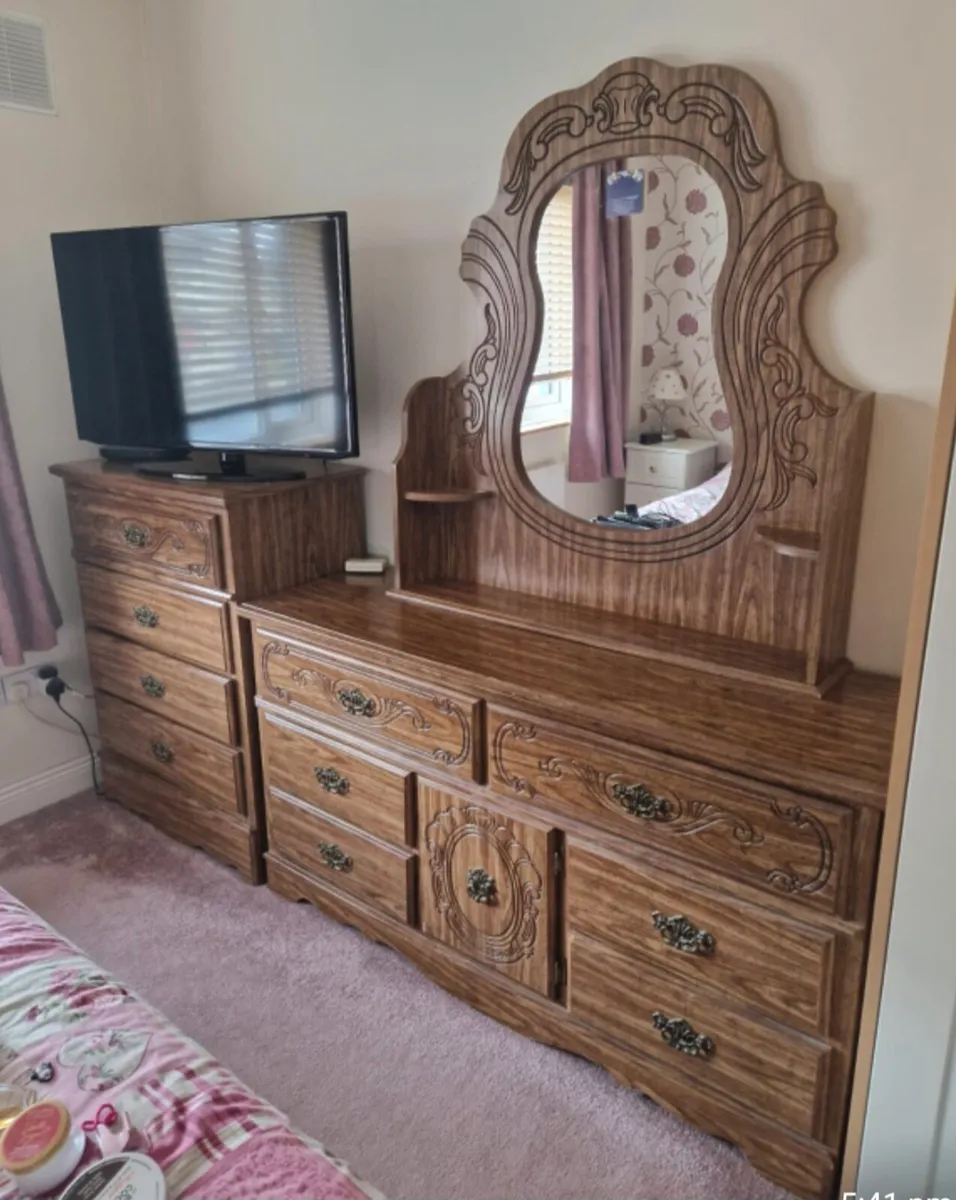 Solid Wood American Bedroom Furniture - Image 3