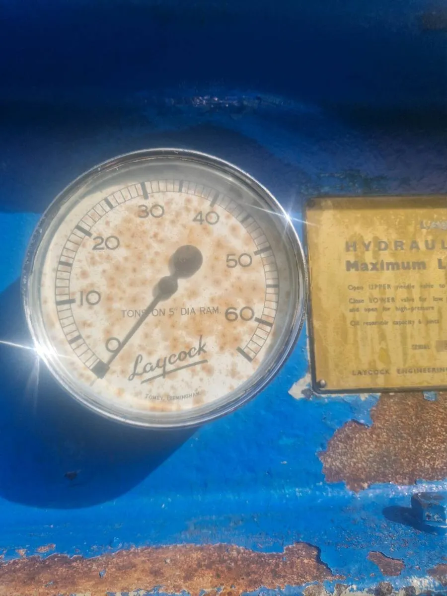 Laycock hydraulic press - Image 2