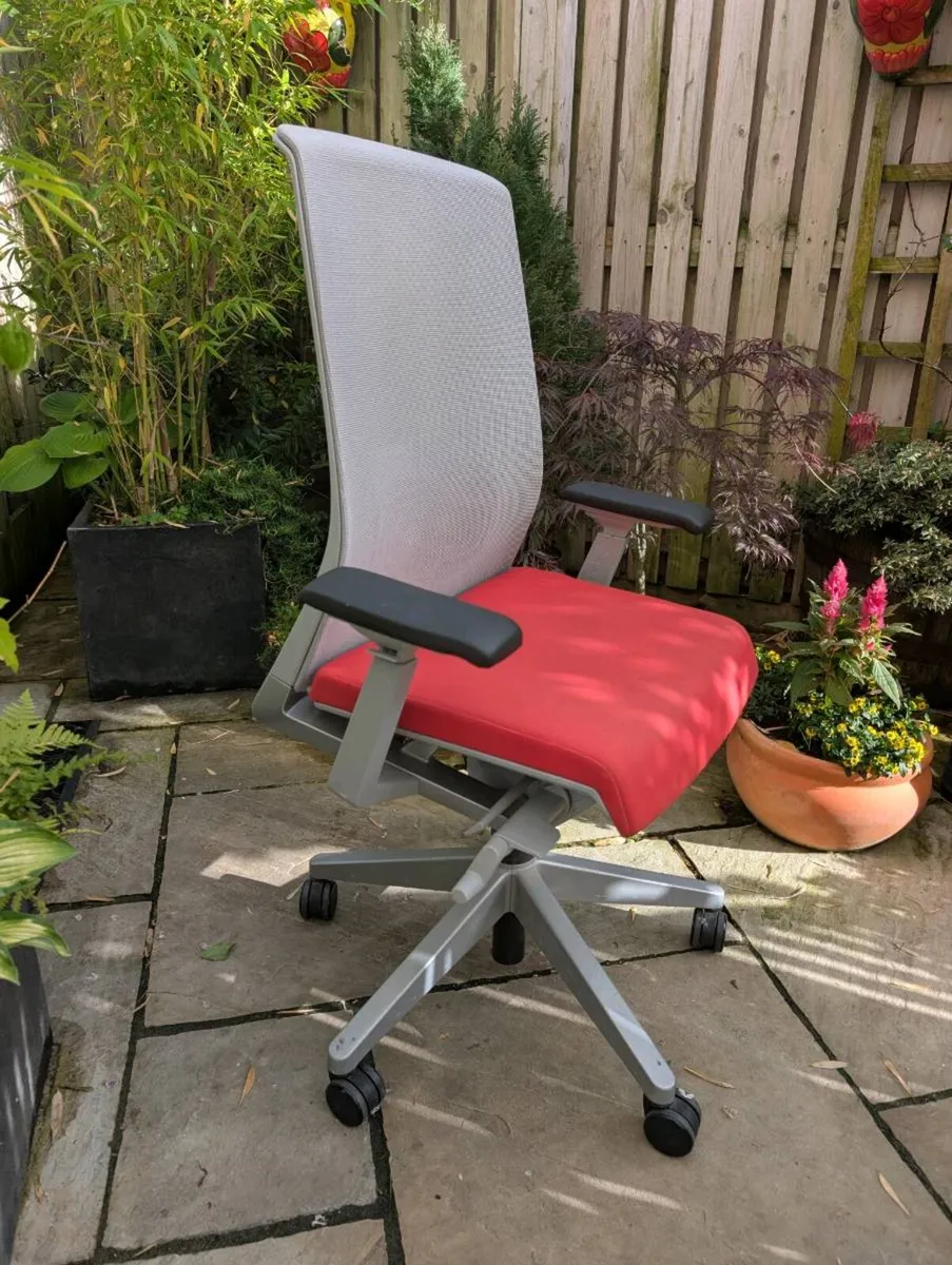Ergonomic office chair - Image 2
