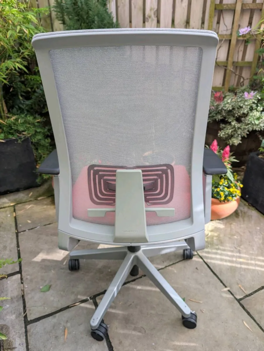 Ergonomic office chair - Image 3
