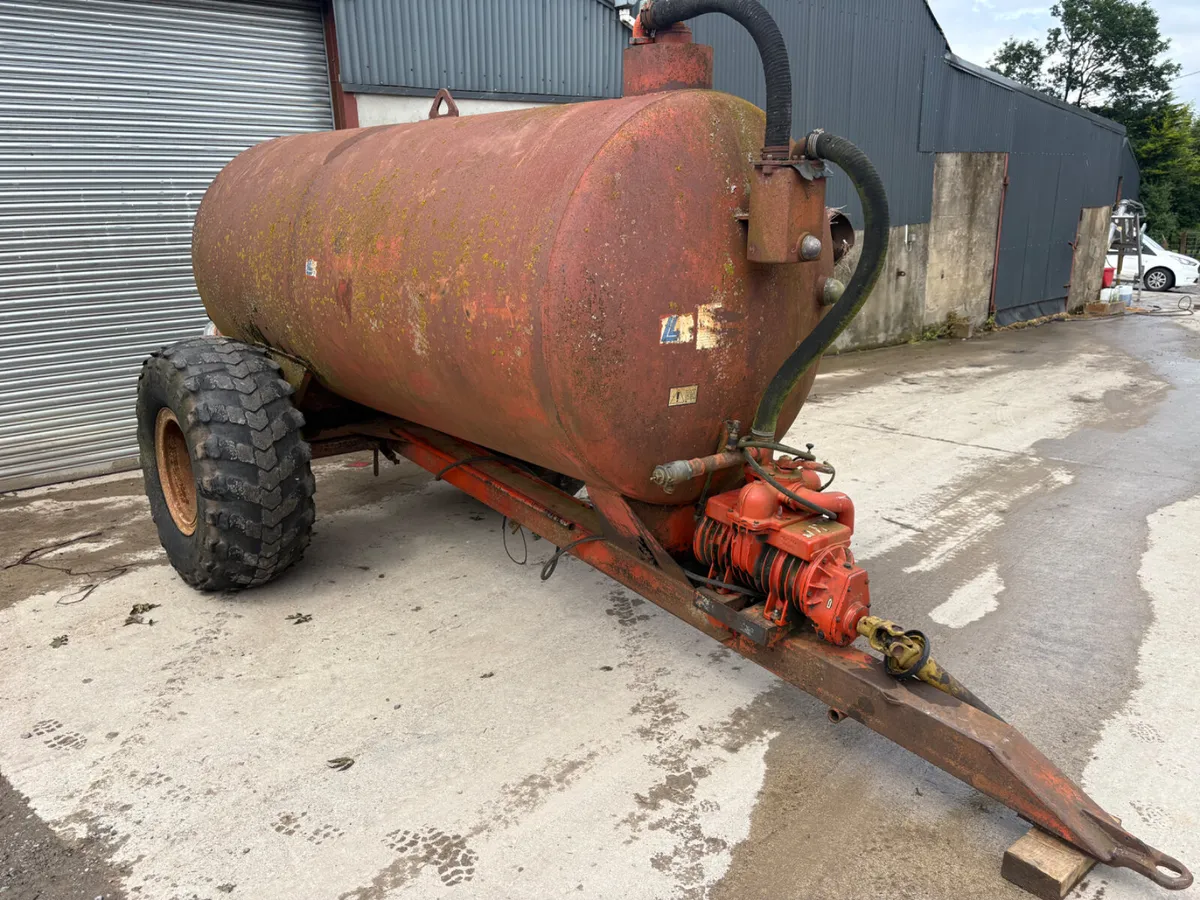 1100 gallon tanker - Image 1
