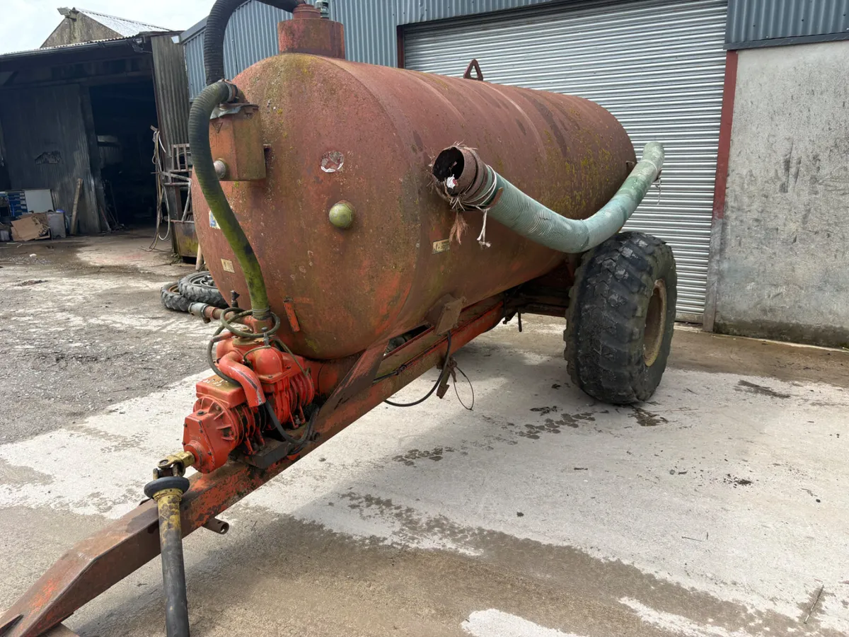 1100 gallon tanker - Image 3