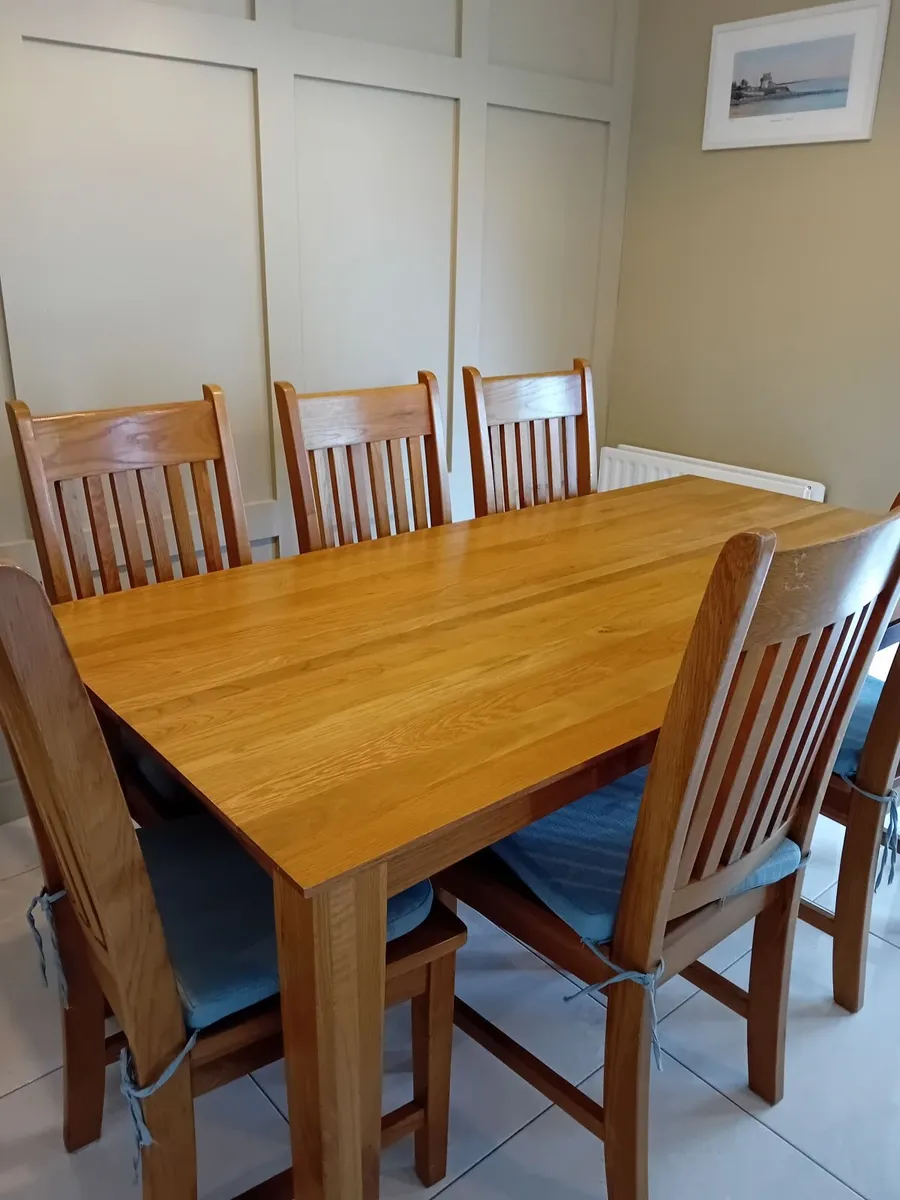 Solid Oak Table & 6 matching  Chairs - Image 2