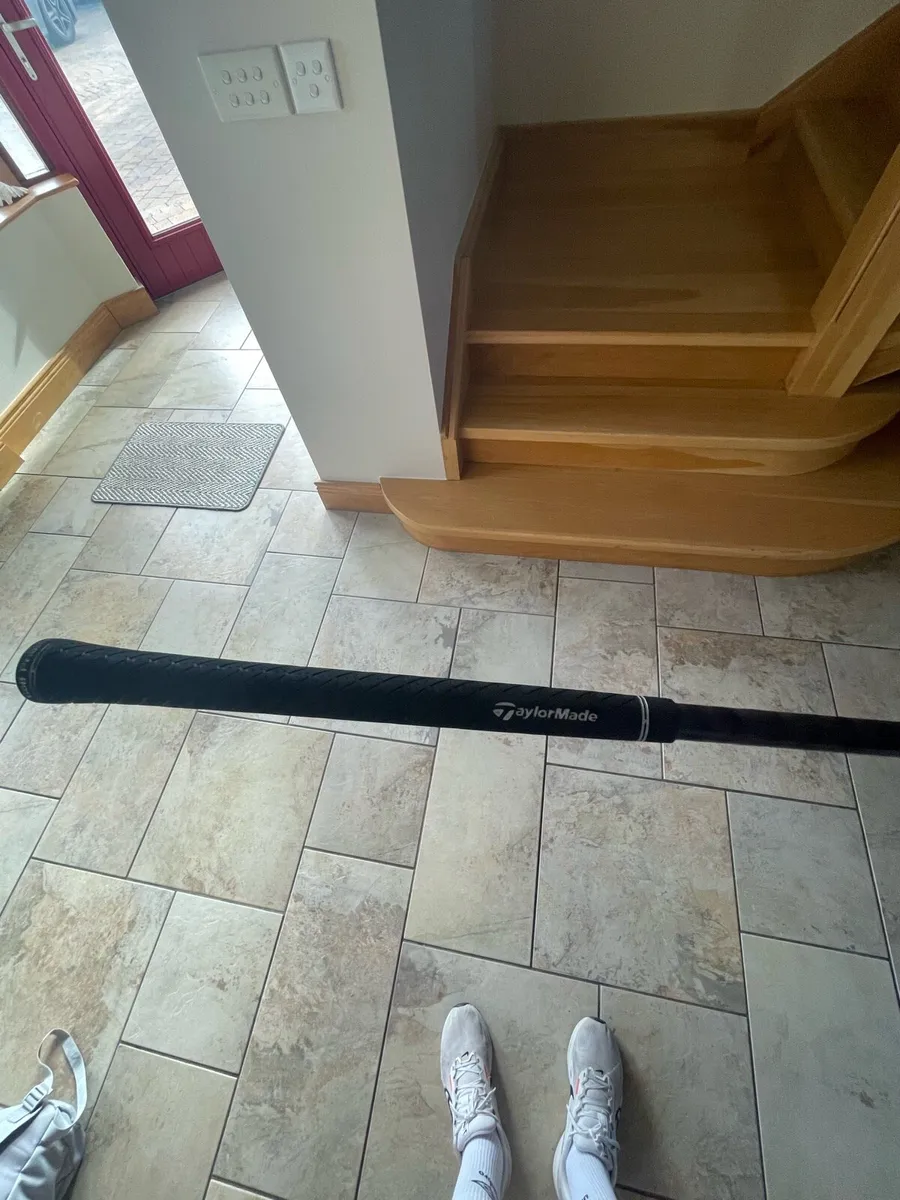 taylormade driver shaft (stiff) - Image 2