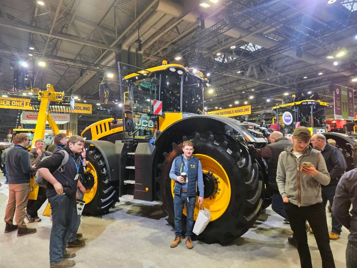 Haulage.lots.of.experience.plant.digger - Image 2
