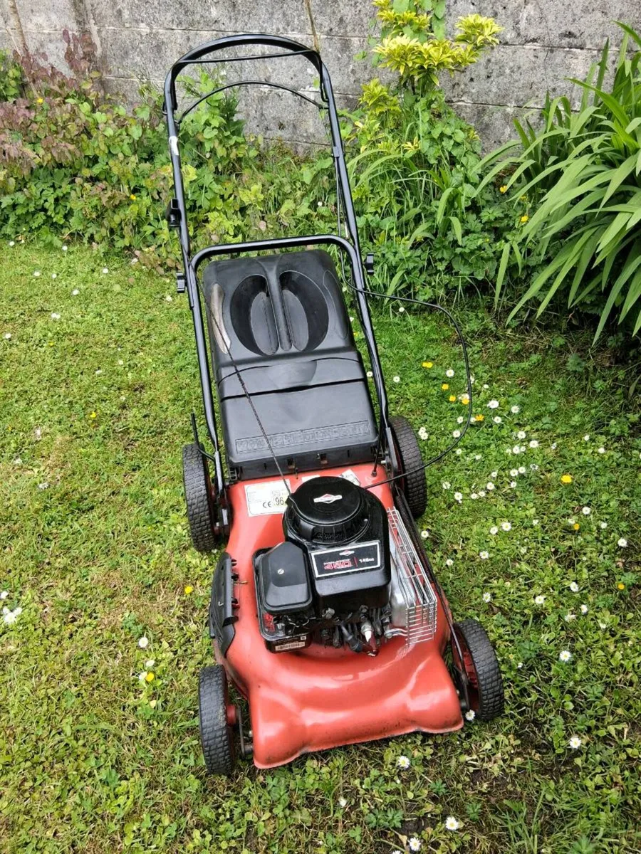 Self drive Lawnmower in excellent condition - Image 3
