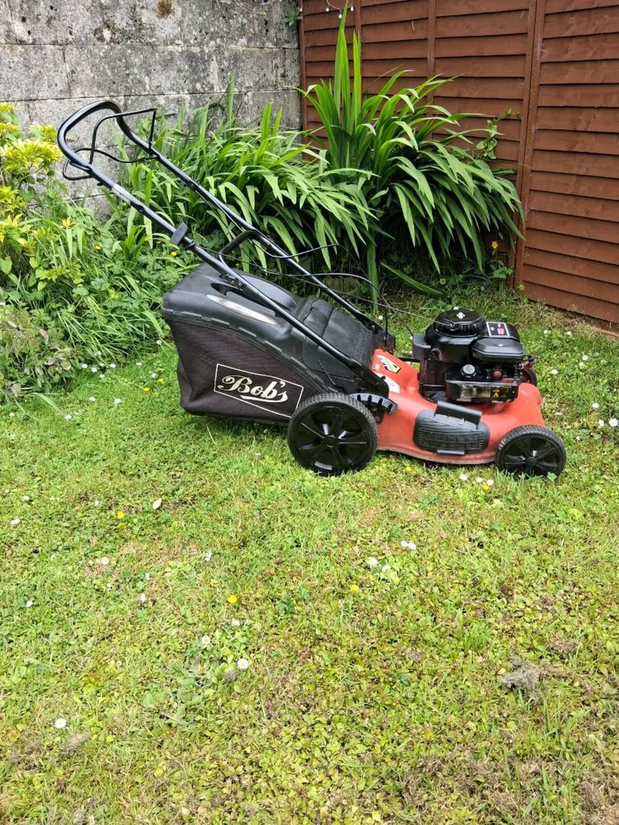 Self drive Lawnmower in excellent condition - Image 4