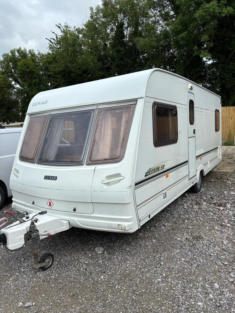 BARGAIN FIXED BED 4 BERTH CARAVAN - Image 1