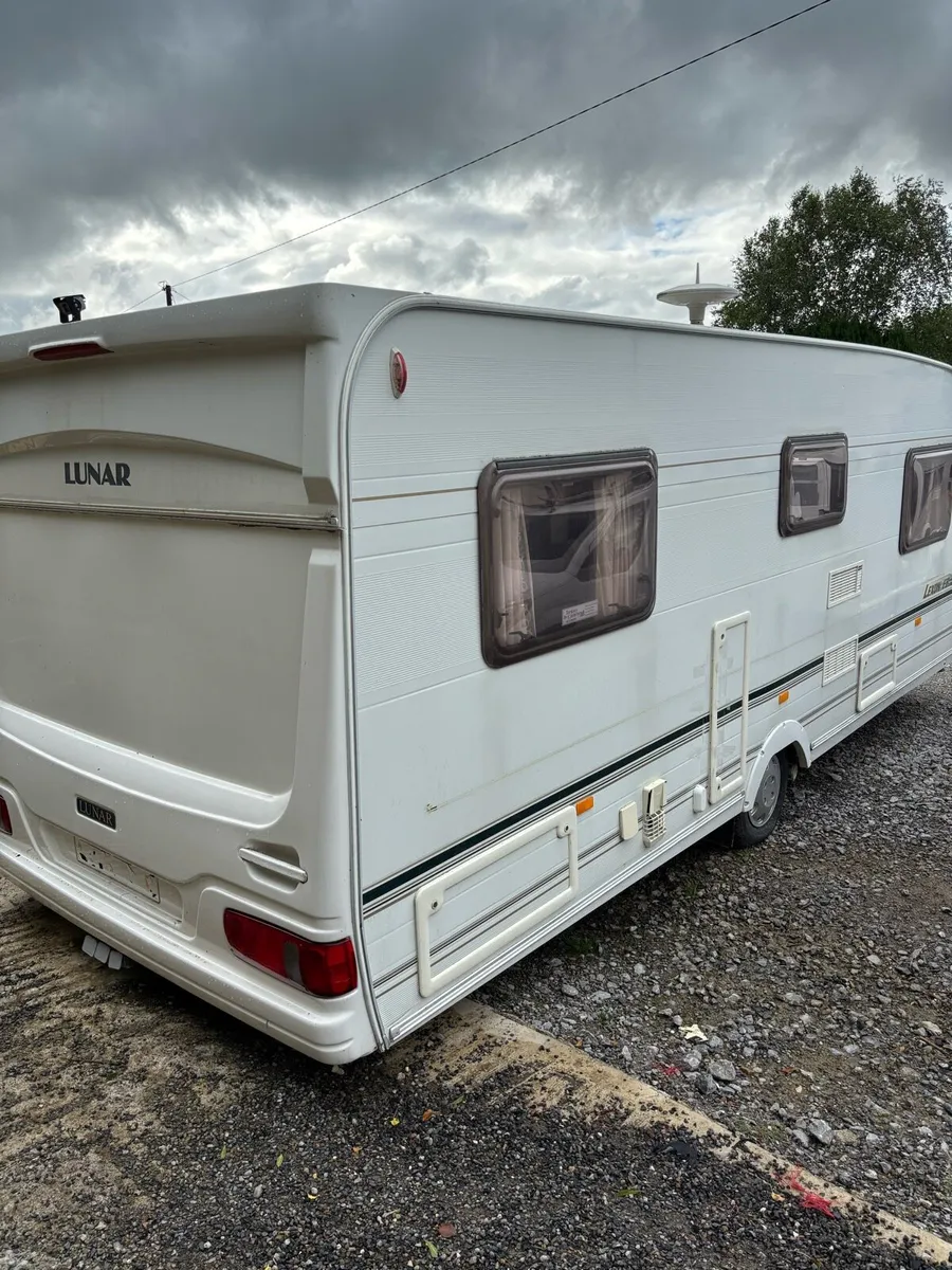 BARGAIN FIXED BED 4 BERTH CARAVAN - Image 3