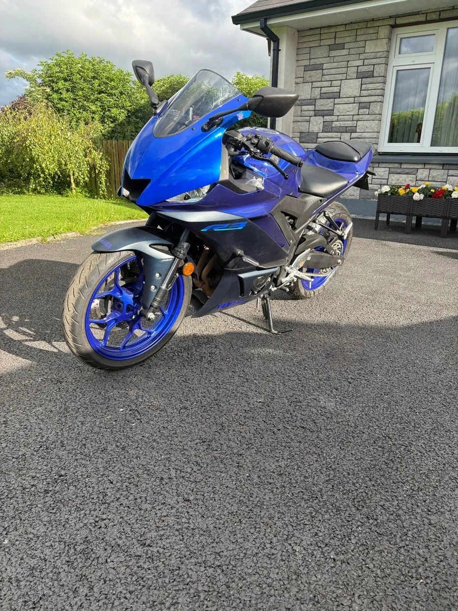 2023 yamaha r3 - Image 2