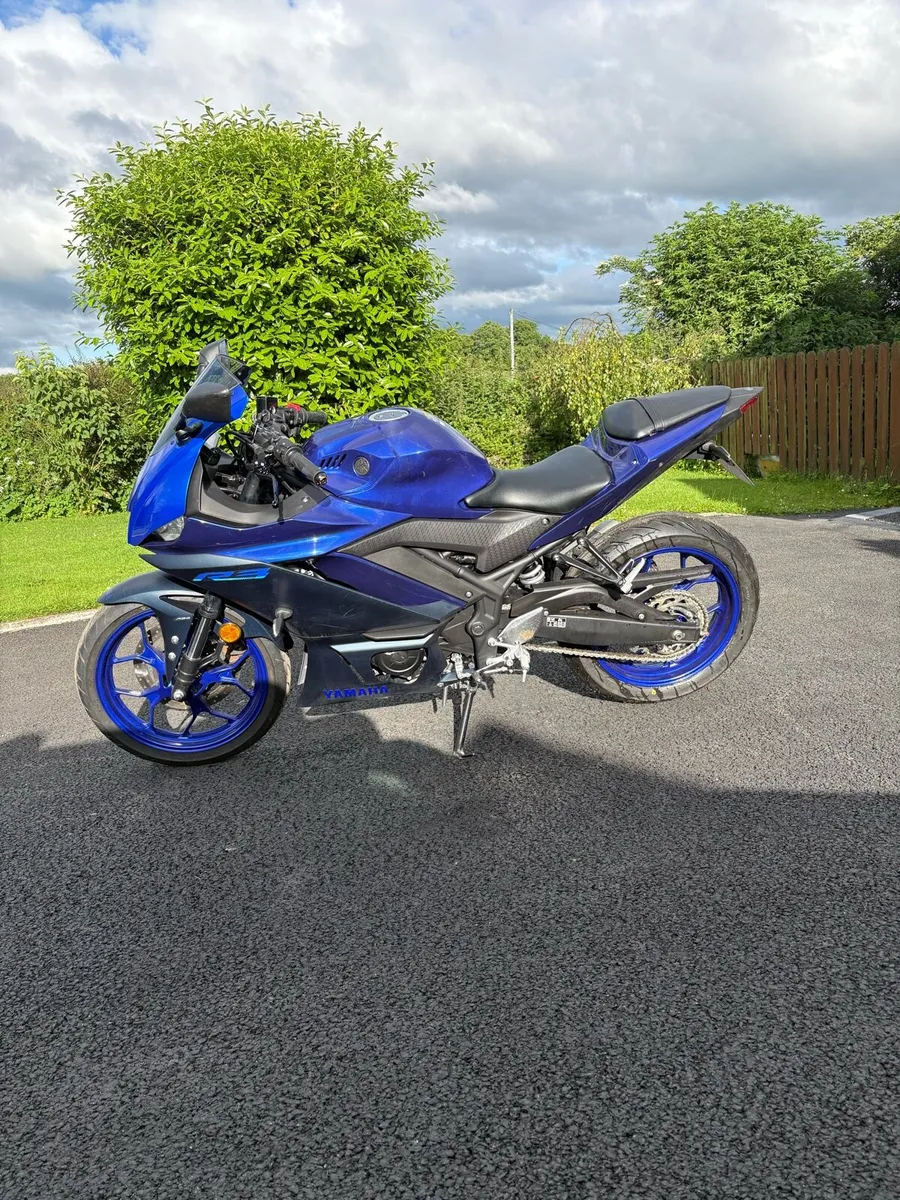 2023 yamaha r3 - Image 3