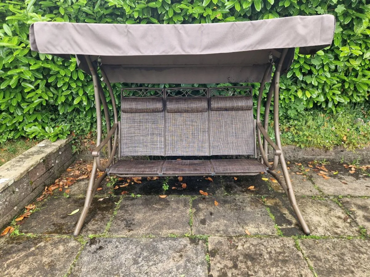 Comfortable 3-Seater Garden Swing Seat with Canopy - Image 1