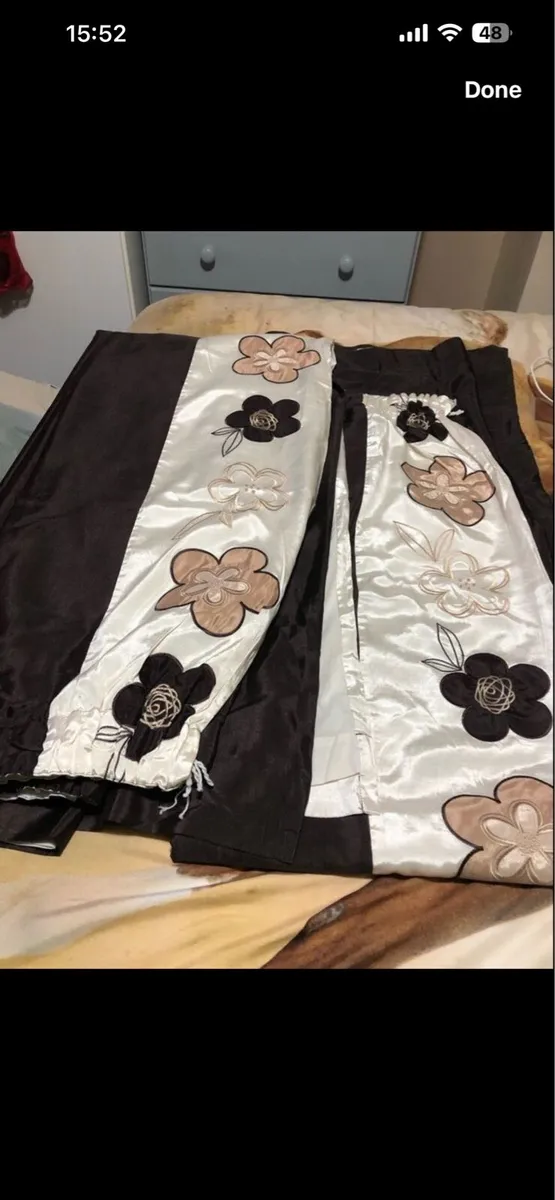 Beautiful curtains roughly 66” x 72” €15 - Image 2