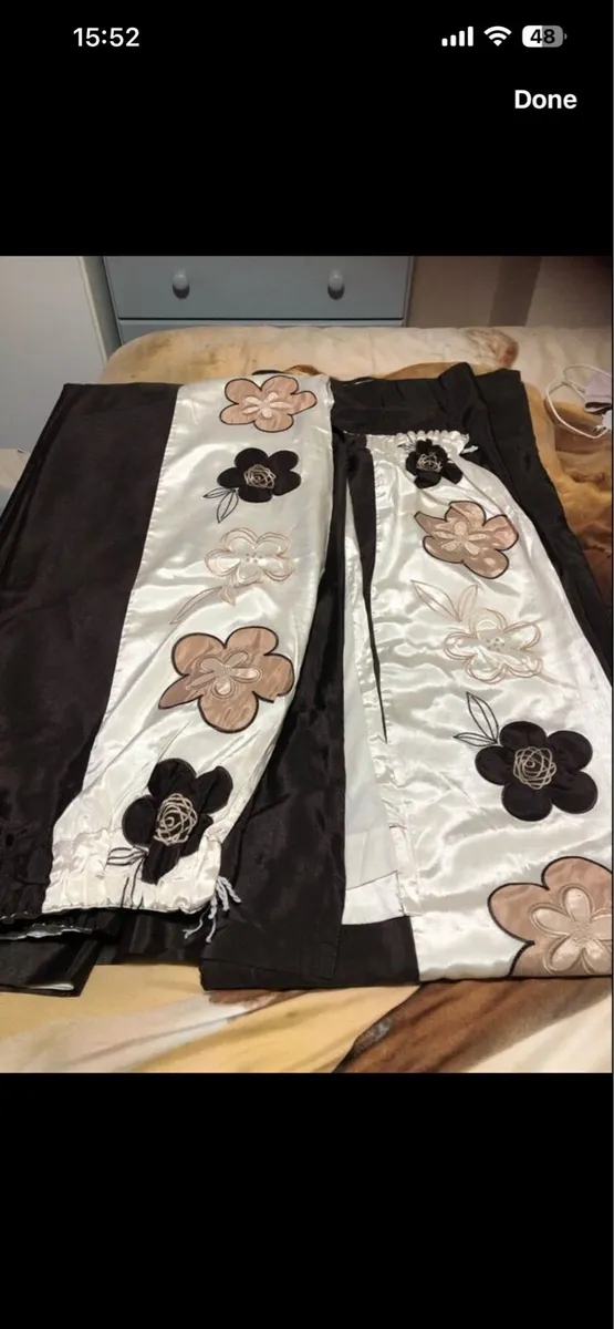 Beautiful curtains roughly 66” x 72” €15 - Image 4