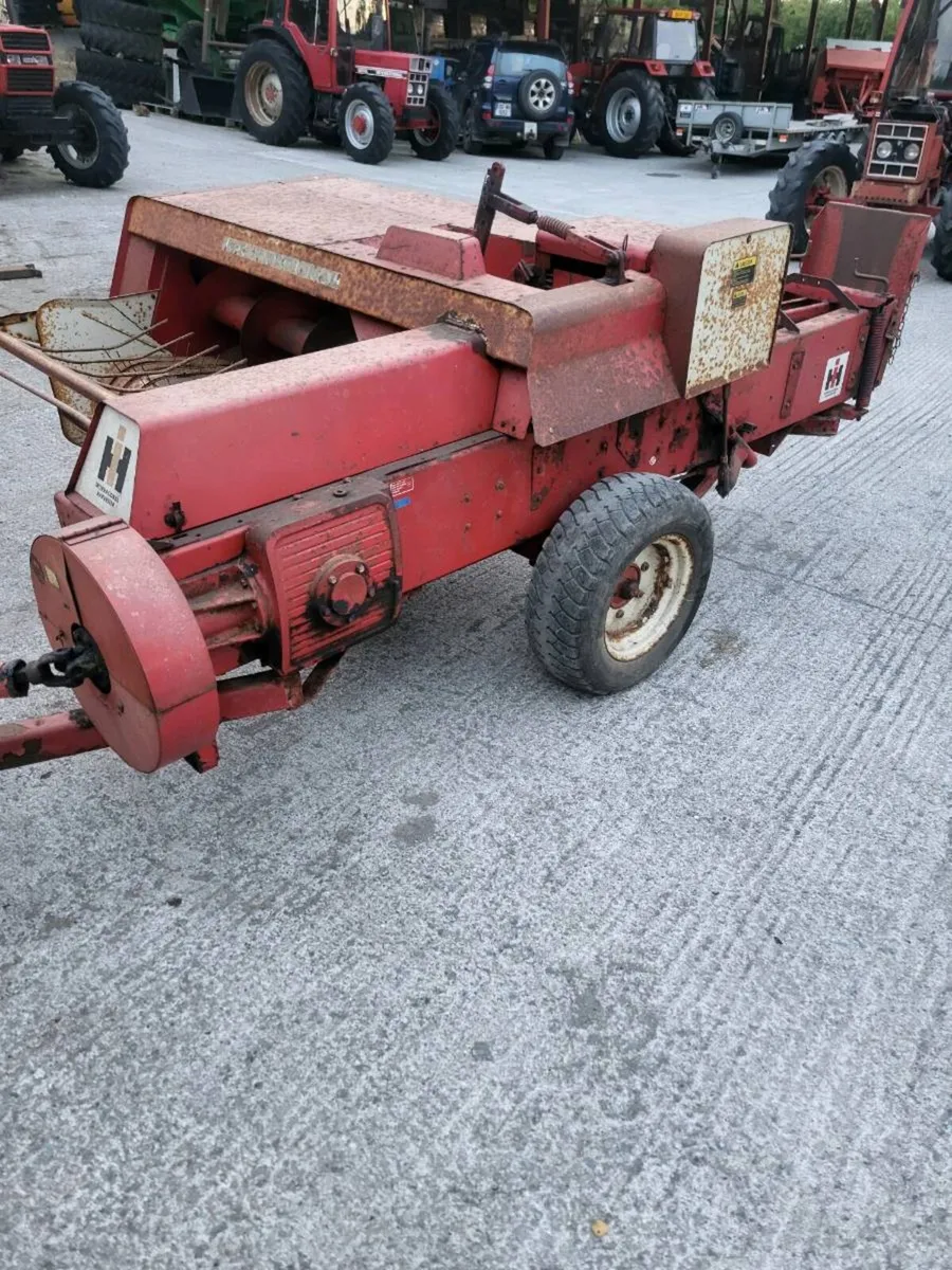 International 440 baler - Image 2