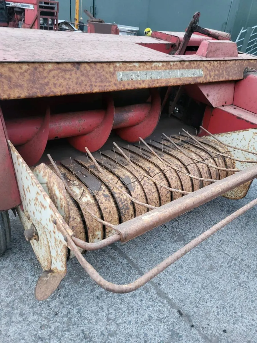 International 440 baler - Image 3