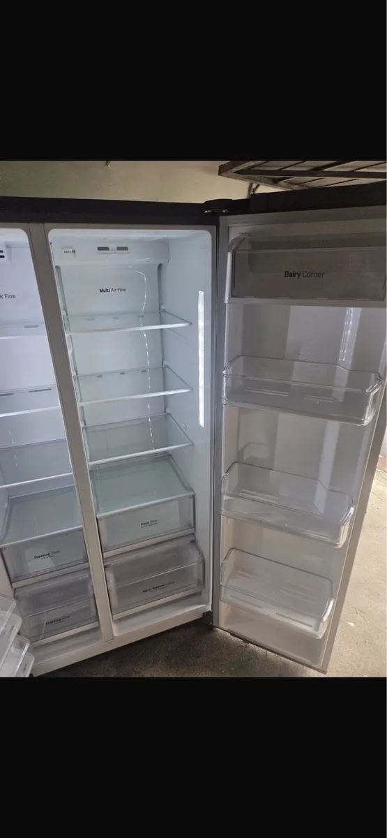 LG American Fridge Freezer - Image 3
