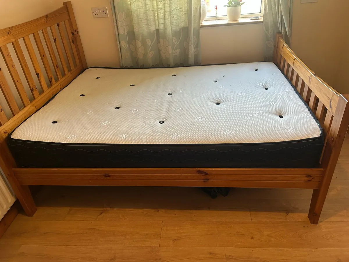 Double bed - Image 2