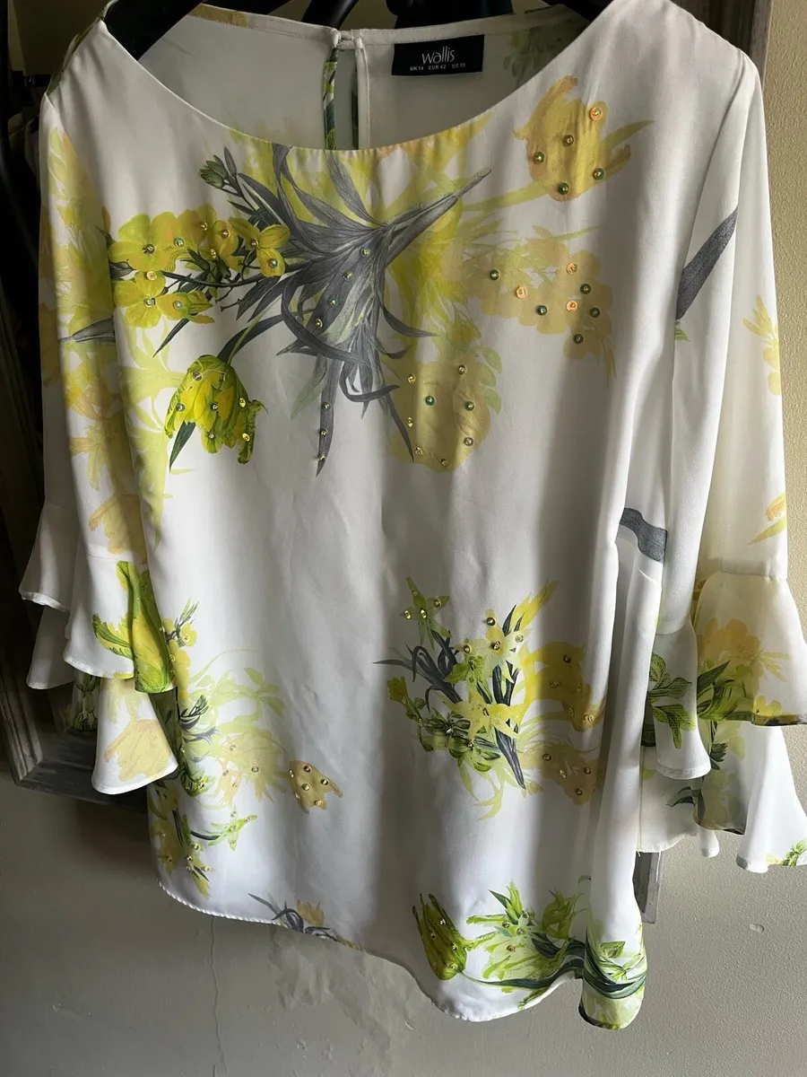 Beautiful summer blouse - Image 1