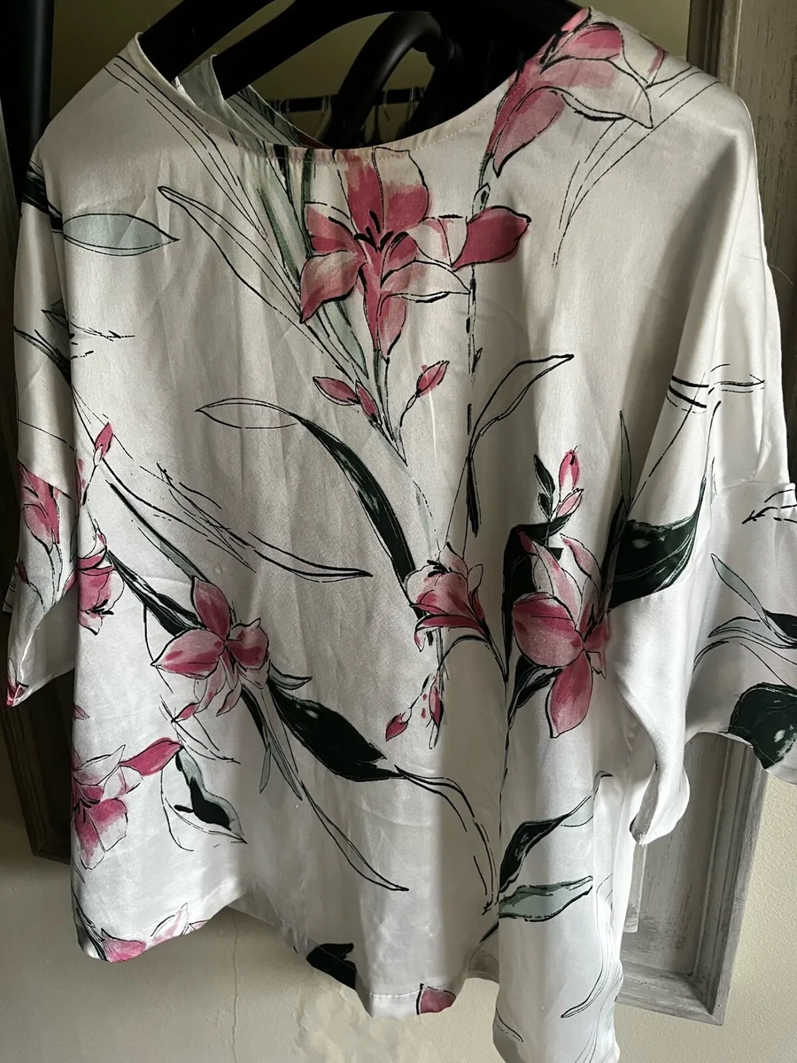 Gorgeous summer Top - Image 1