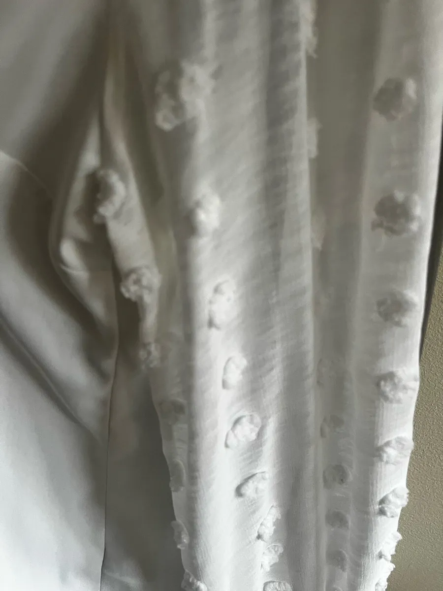 Beautiful Top with lace sleeves - Image 2