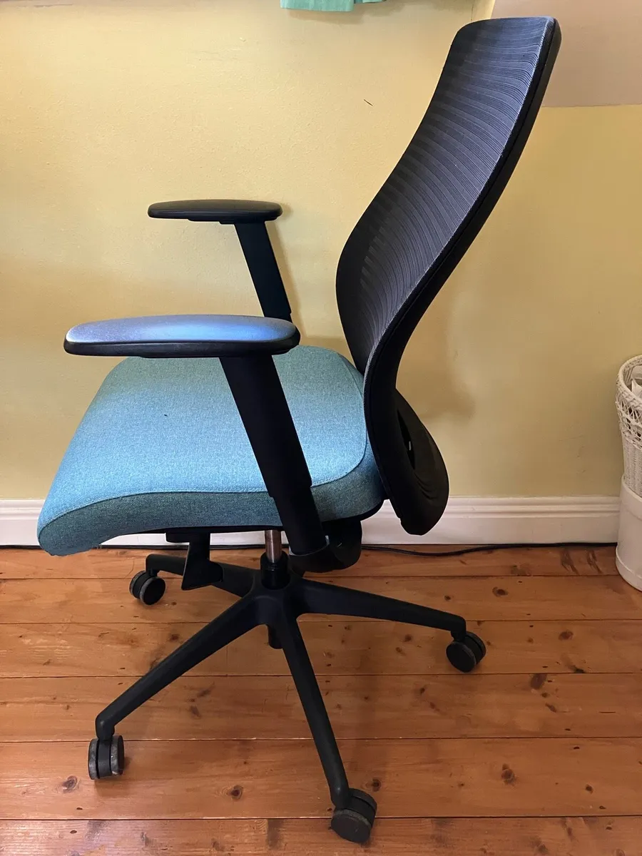 Office chair - Image 1