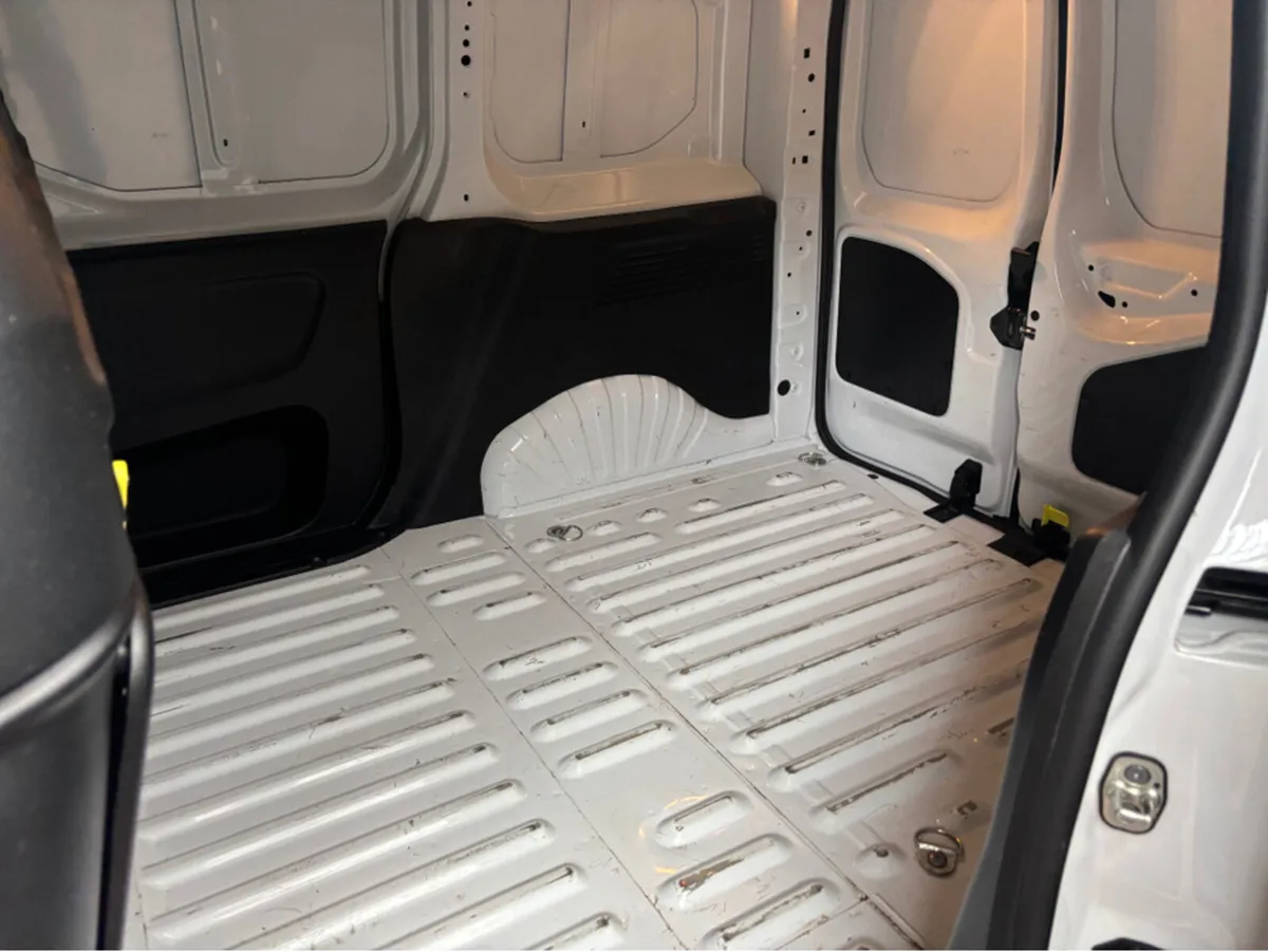 Opel Combo KOMF L1H1-1.5 100PS D 3DR SPRT-L1H1-1.5 - Image 4